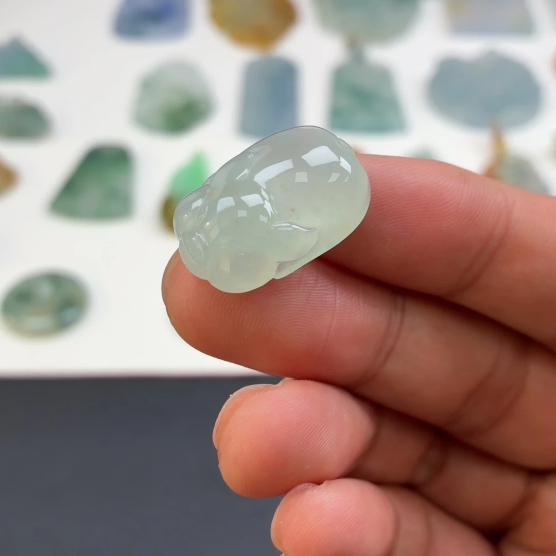 定制翡翠未镶嵌猪