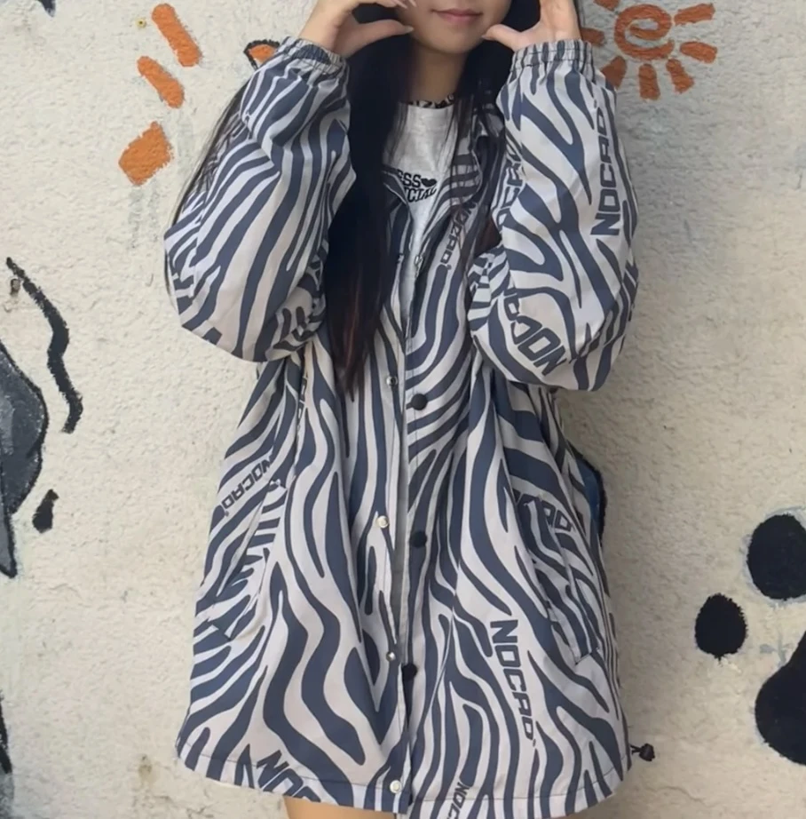 慵懒风字母条纹立领情侣外套JK45