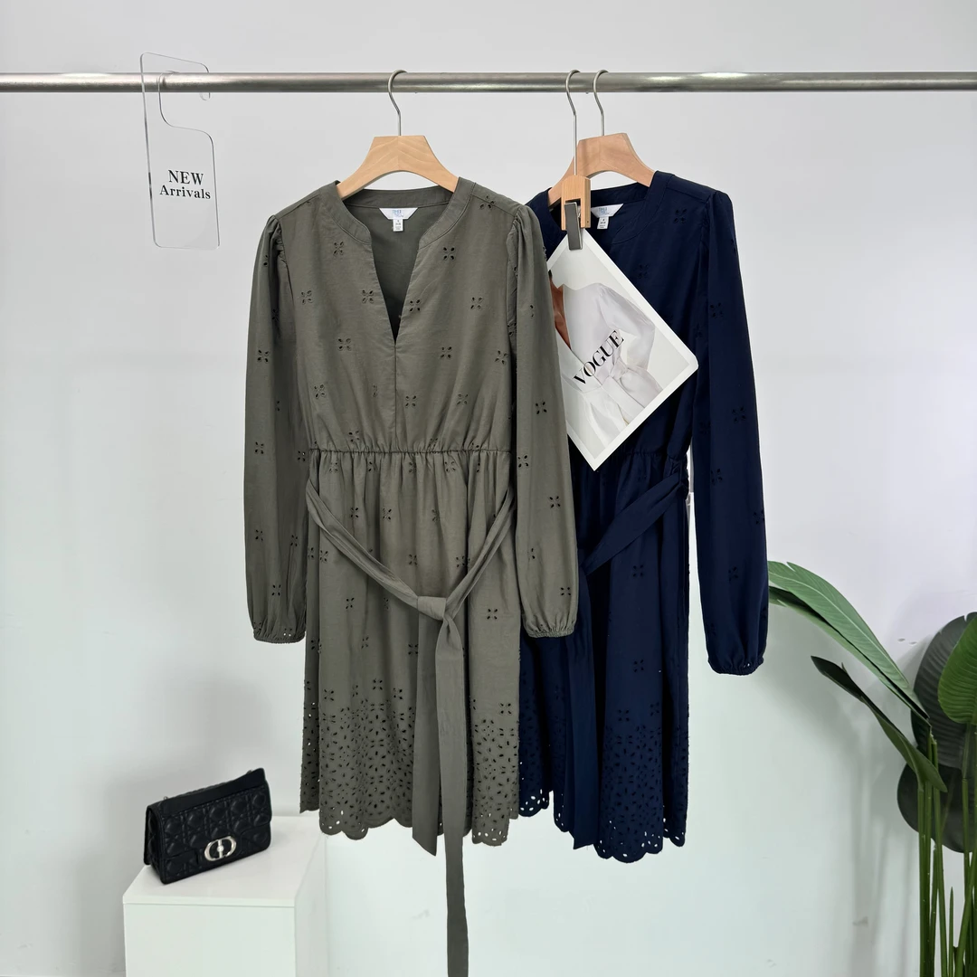 A868出口欧美休闲舒适千金感网红时尚清冷洋气V领镂空长袖连衣裙