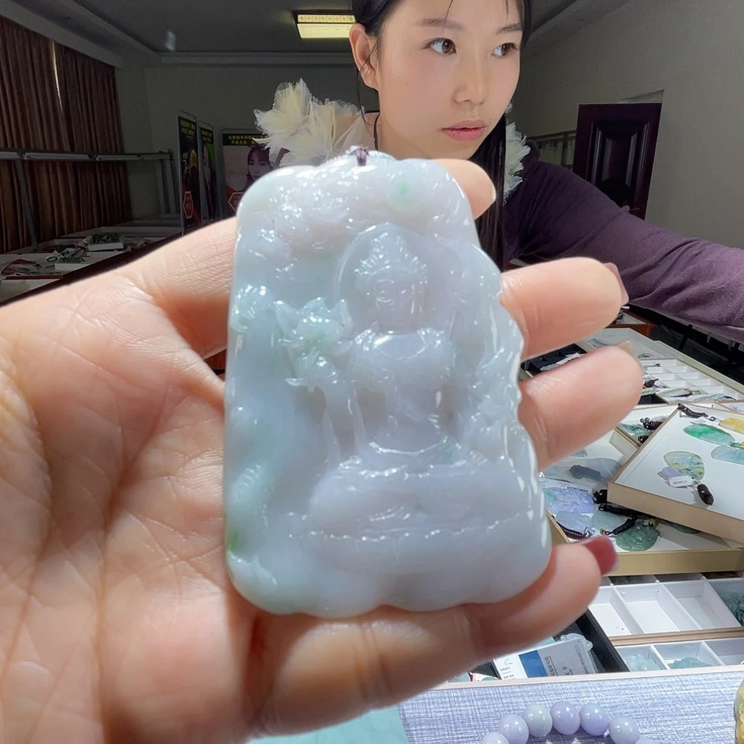 翡翠未镶嵌颈饰一个