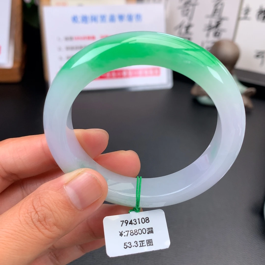 翡翠未镶嵌手镯【一手捡漏】种老肉细白底青有纹