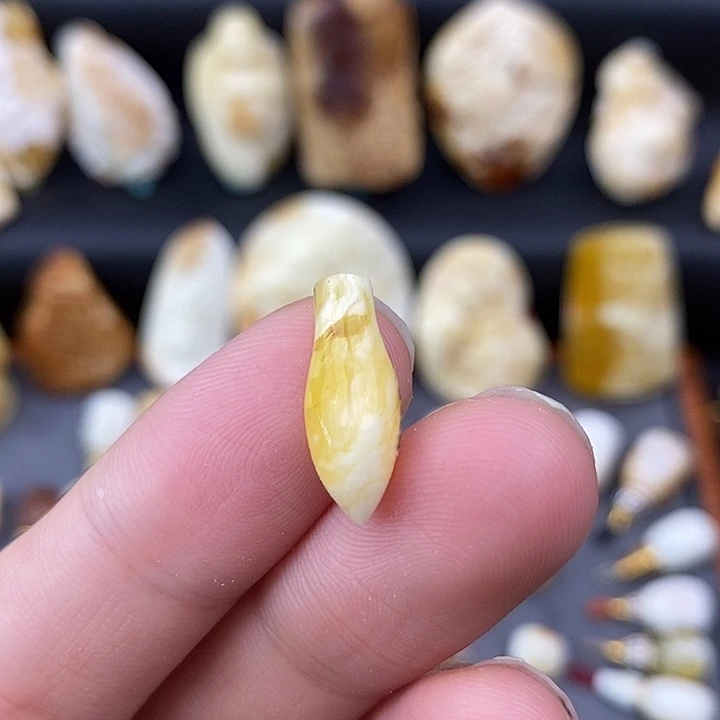 裸石琥珀未镶嵌侧挂b445