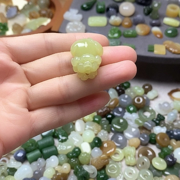 未镶嵌和田玉挂件猪