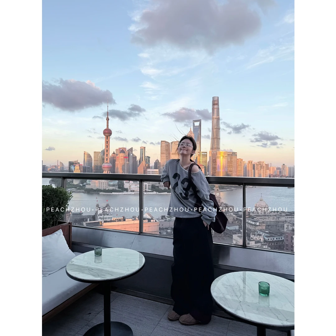 『PEACHZHOU』多穿法'23'印花露肩卷边一字船领毛圈宽松休闲卫衣女