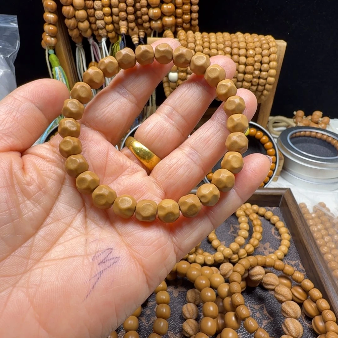 琪****猴头核桃手串奶酪