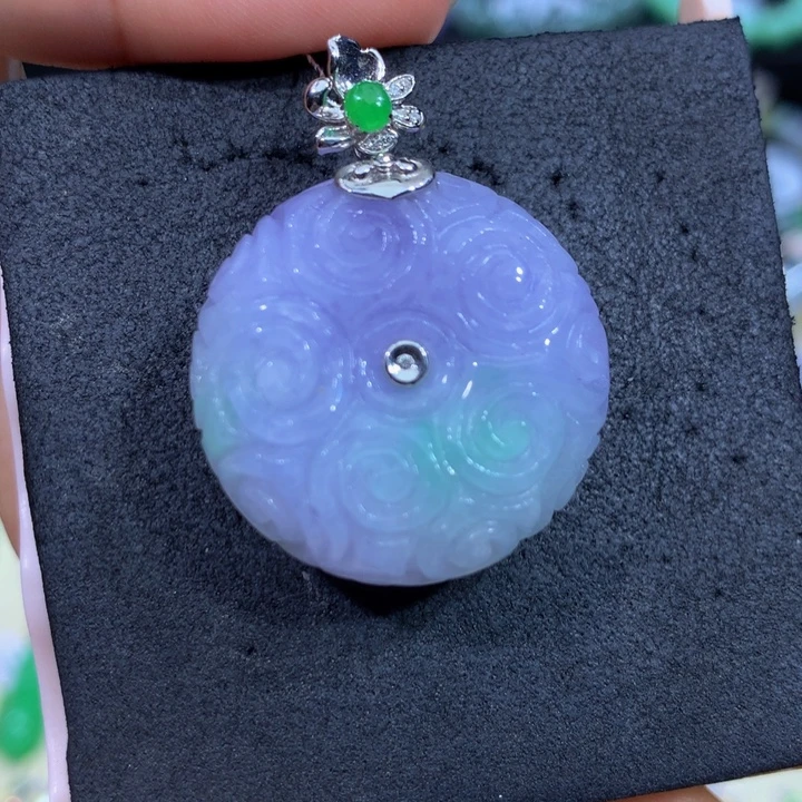 翡翠18K金镶嵌颈饰翡翠