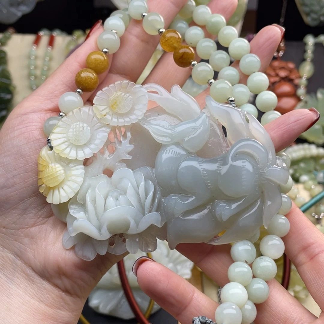 蛇纹石玉颈饰未镶嵌