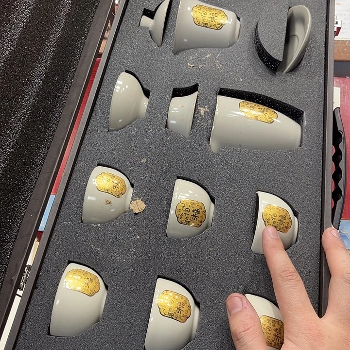 孤品茶具套装等。