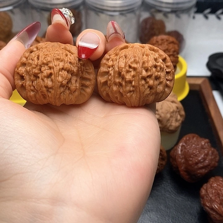 文玩核桃吊坠Y*542尺白狮子