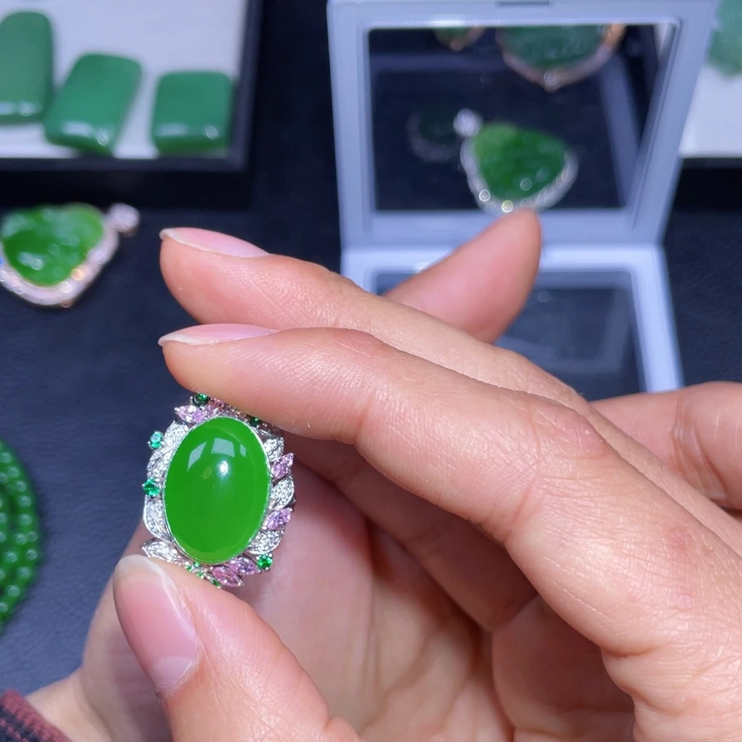 阿***样和田玉未镶嵌挂件