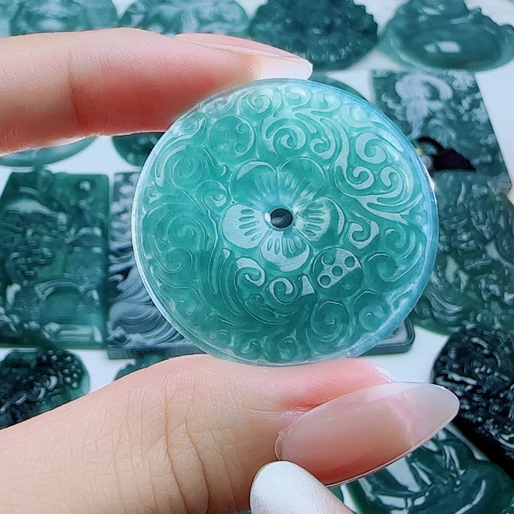 翡翠未镶嵌颈饰多样性发货天然的A货翡翠