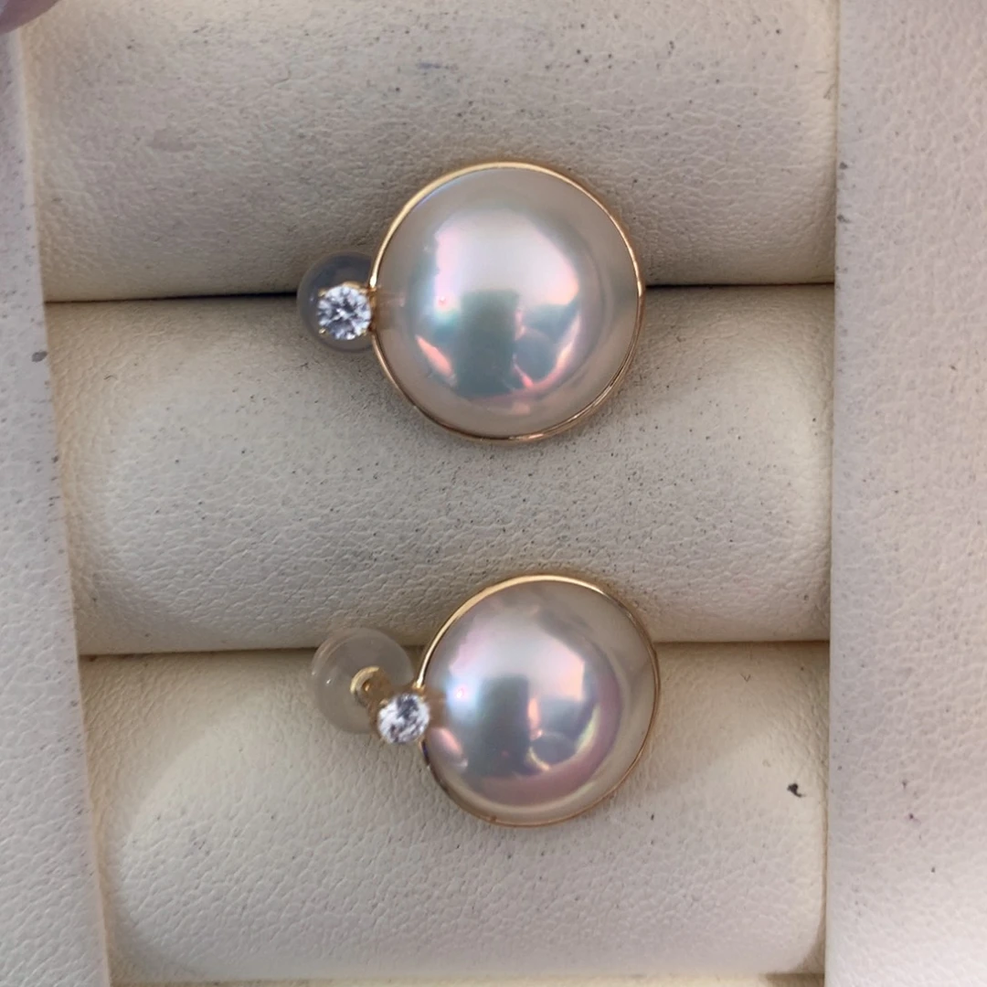 拼合珍珠（马贝珠）耳饰18K金镶嵌