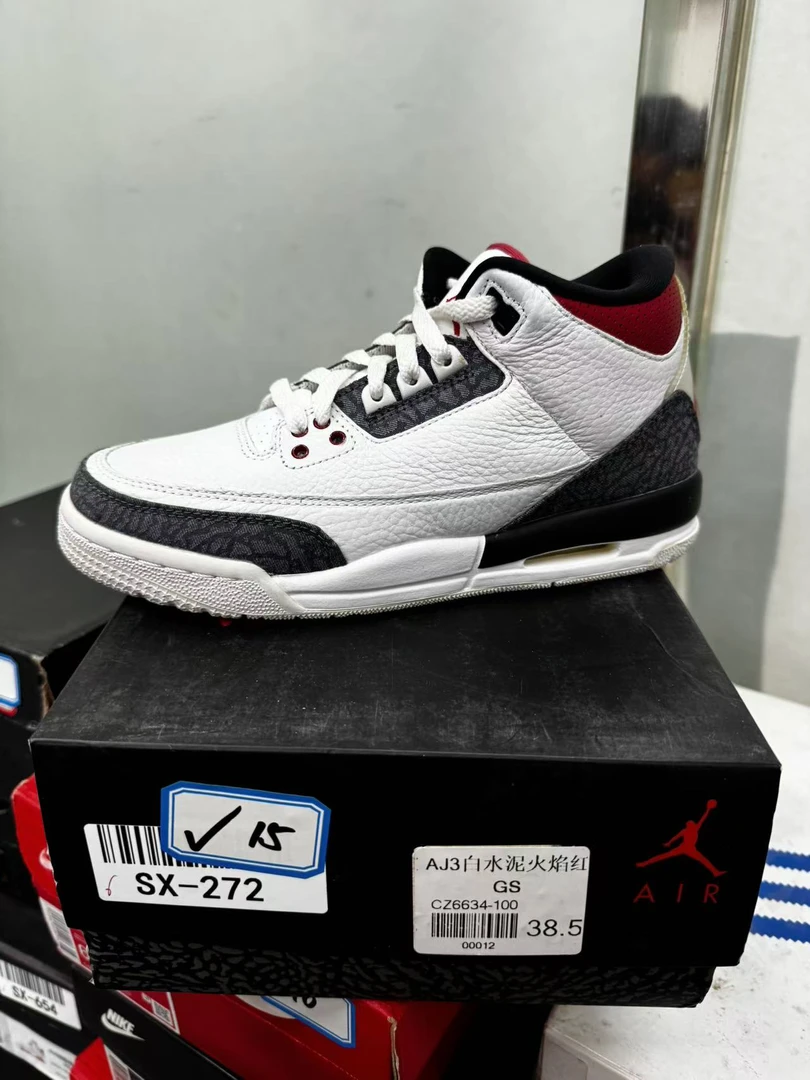 Nike AJ3白水泥火焰红 38.5码 全新原盒 11月10 GUI
