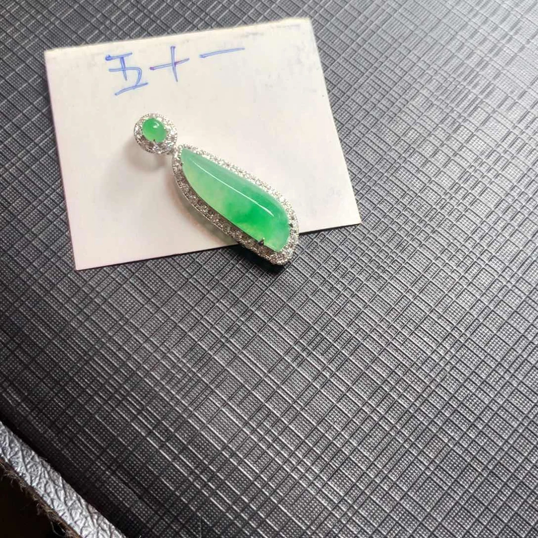 颈饰18K金镶嵌翡翠翡翠