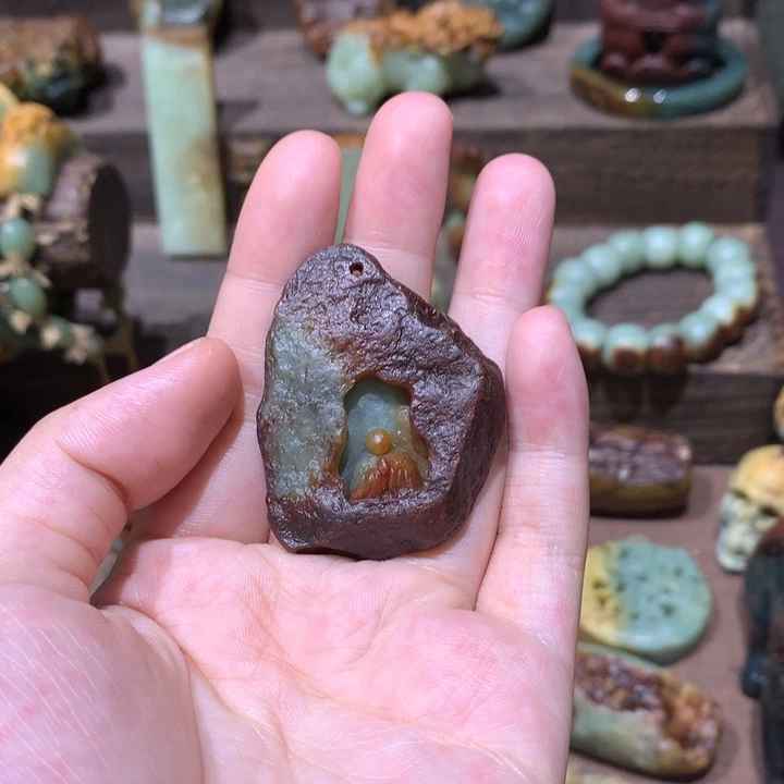 未镶嵌岫岩河磨玉（透闪石质玉）挂件