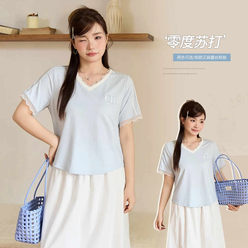韩版正肩撞色蕾丝拼接刺绣V领上衣胖mm大码宽松显瘦百搭T恤