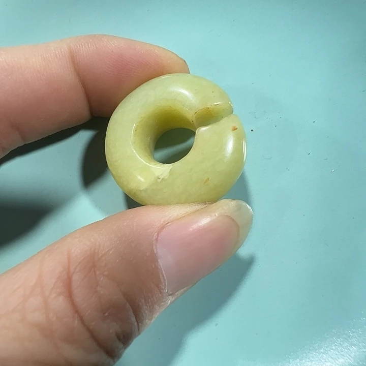 透闪石质玉未镶嵌挂件