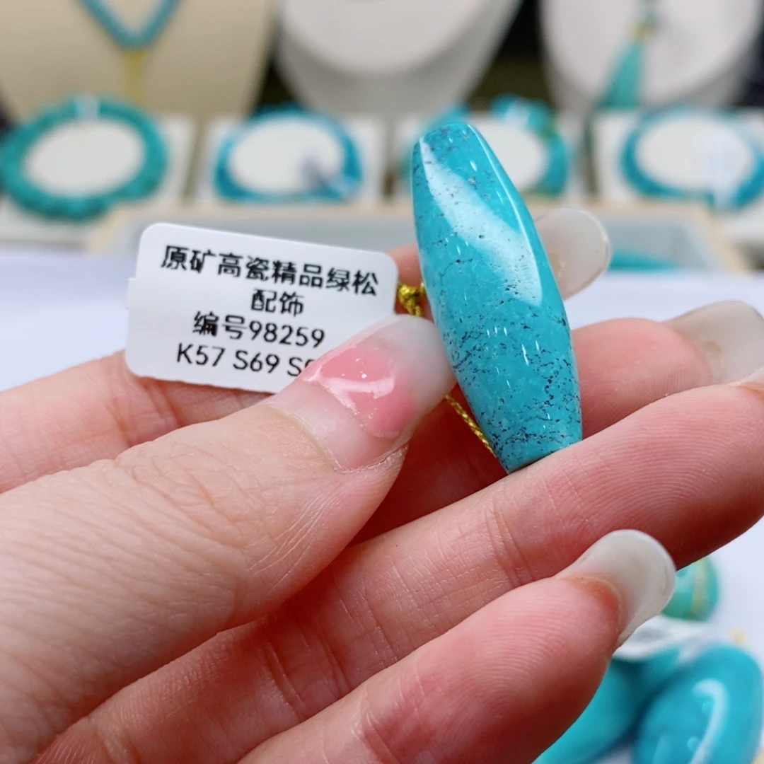绿松石未镶嵌珠宝奇石