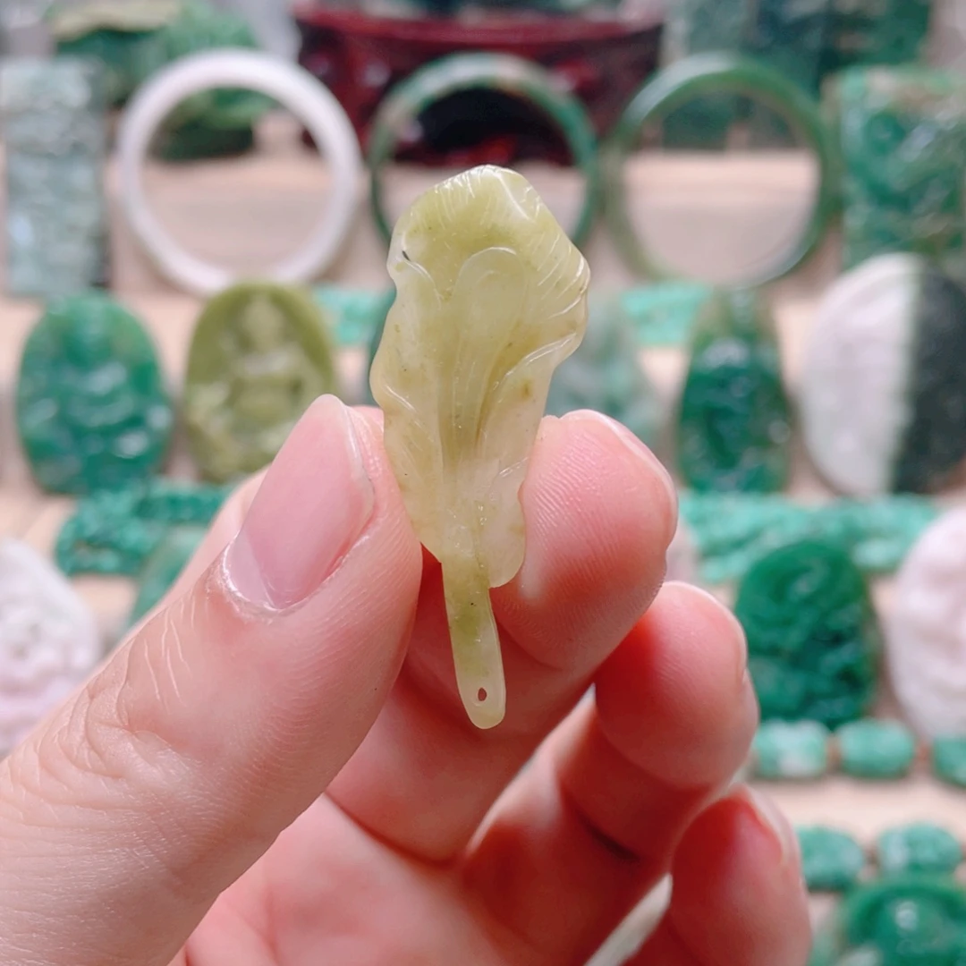 独山玉未镶嵌颈饰