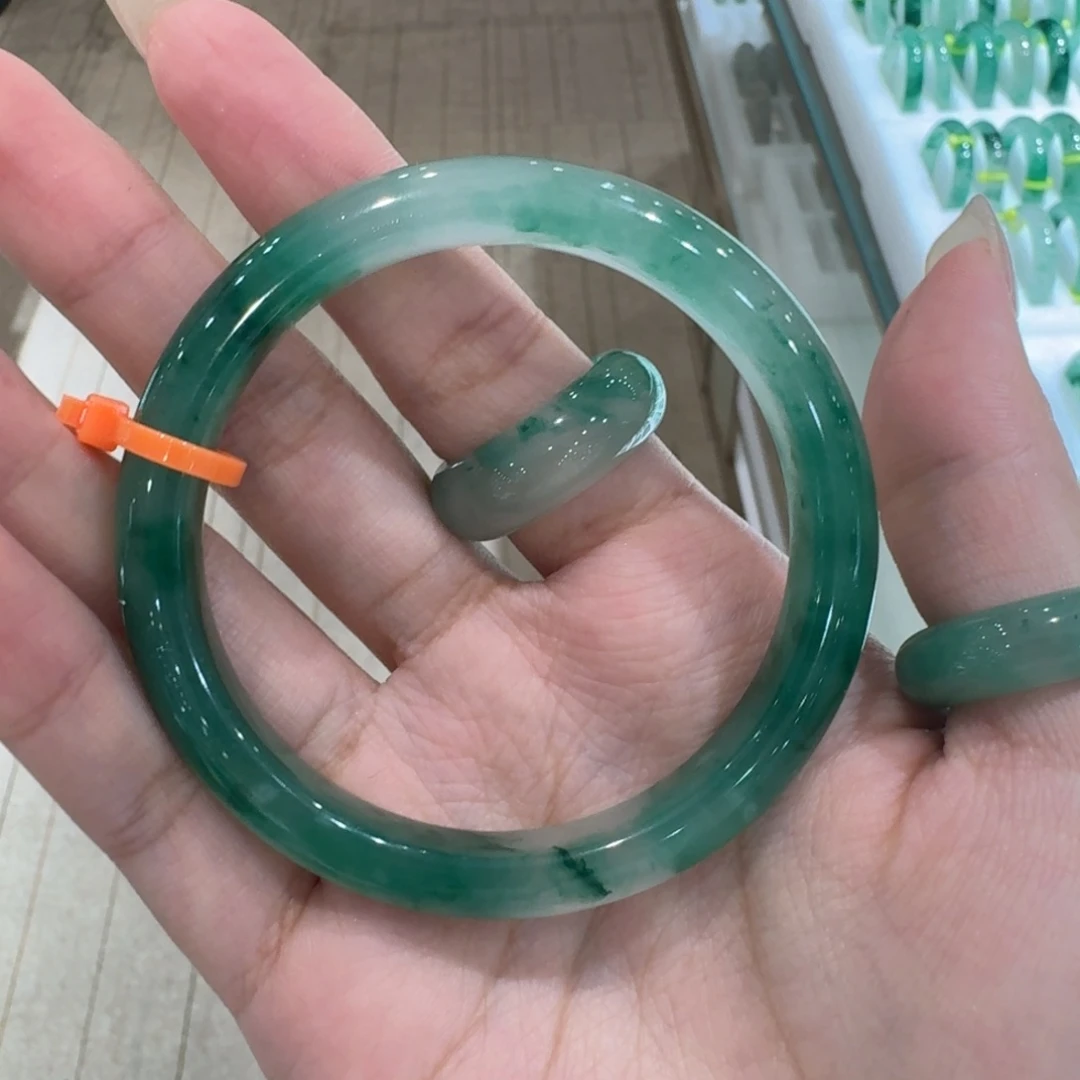 石英质玉未镶嵌手镯