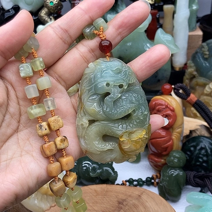 岫玉未镶嵌吊坠挂件