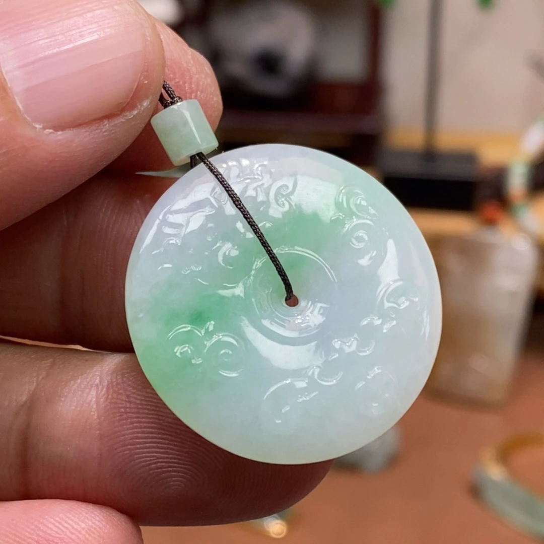 翡翠未镶嵌颈饰挂件