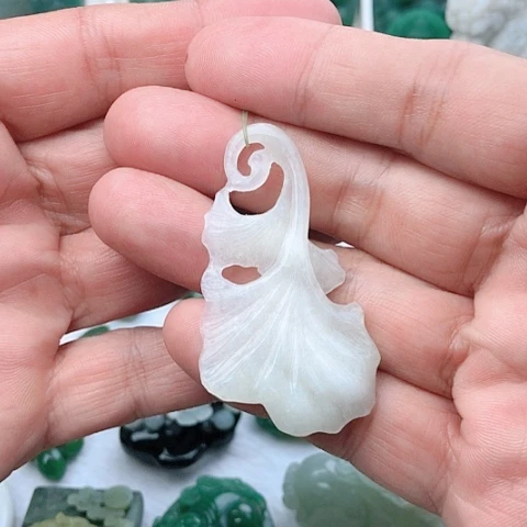 独山玉颈饰未镶嵌做***事