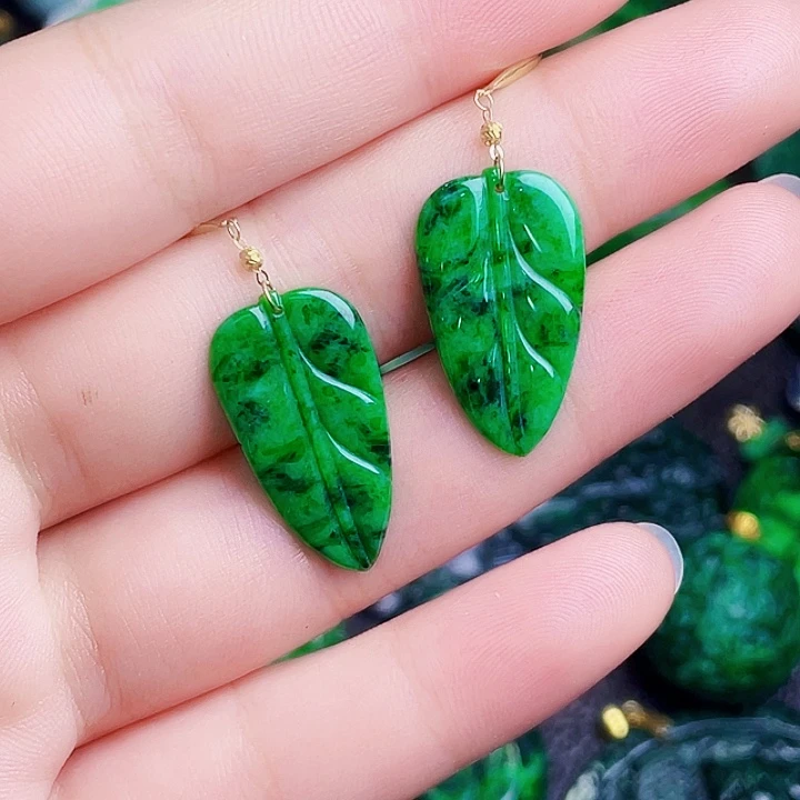 翡翠18K金镶嵌颈饰多样性