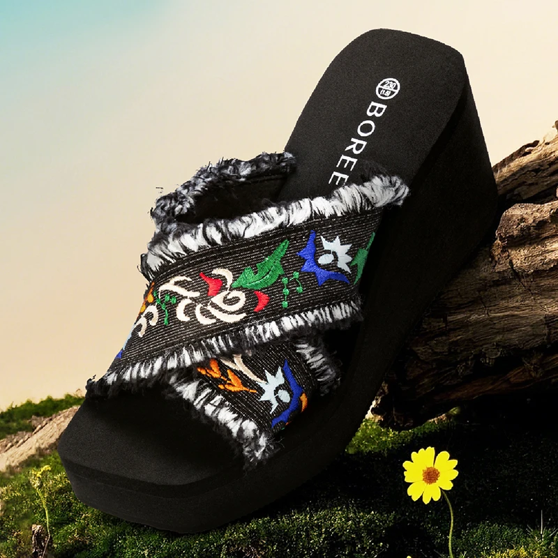 Boree/宝人一字拖夏季防滑高跟厚底外穿女时尚凉拖鞋沙滩坡跟休闲