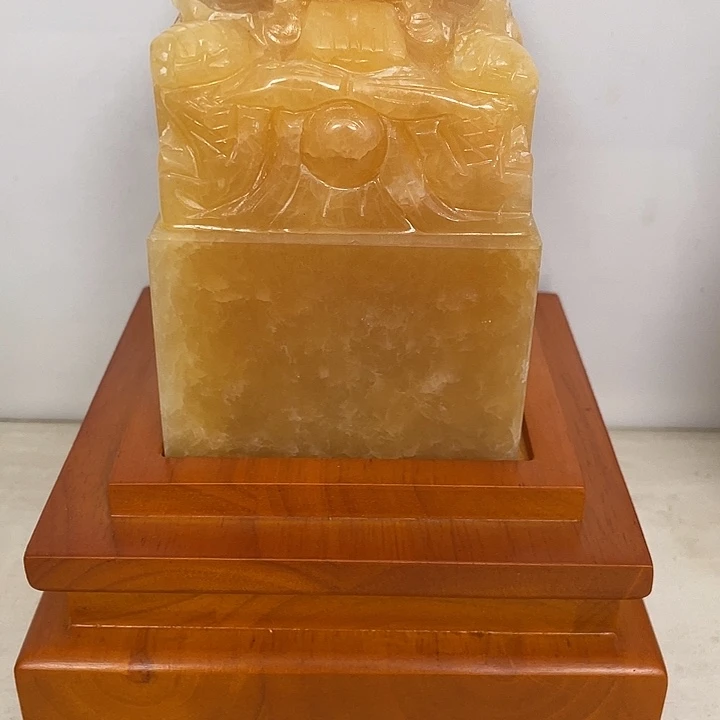 玉大号米黄玉印章摆件