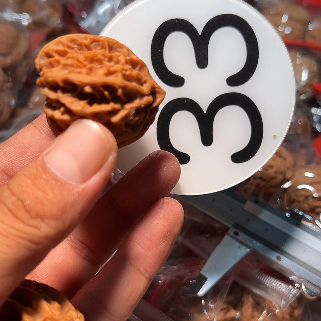 h***n文玩核桃，白色33号