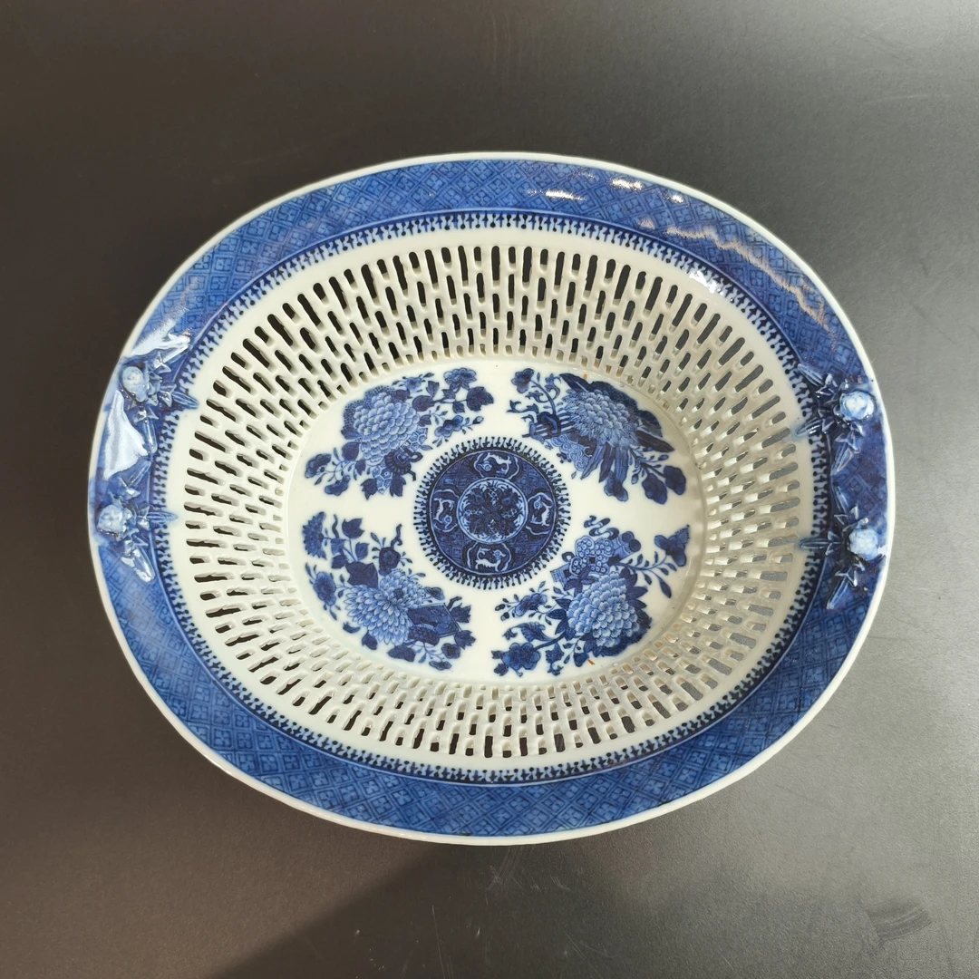 25072721清中期青花花卉纹镂空果篮 直径21.6cm A01202