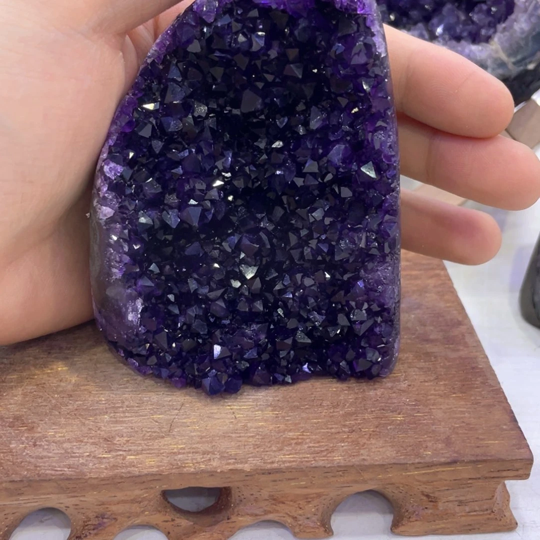 未镶嵌水晶大型摆件（非配饰）谁*