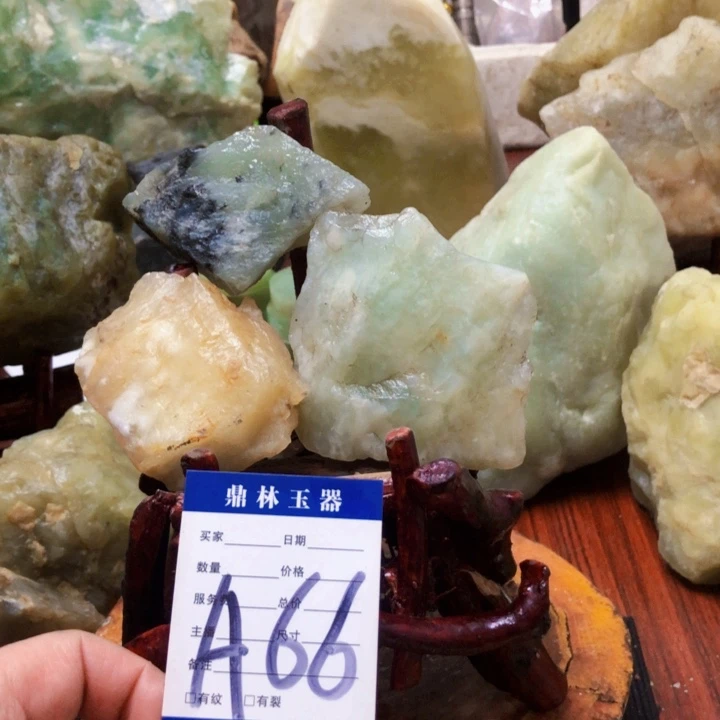 蛇纹石玉珠宝奇石未镶嵌