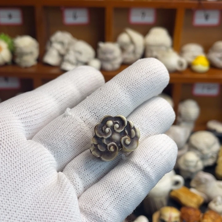 @***往非金属皮质配饰鹿角雕刻微瑕