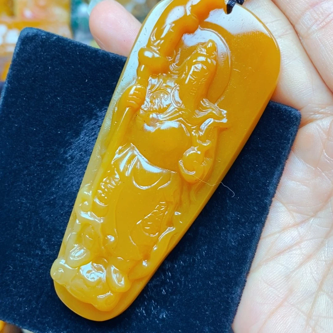 未镶嵌石英质玉（黄龙玉）颈饰
