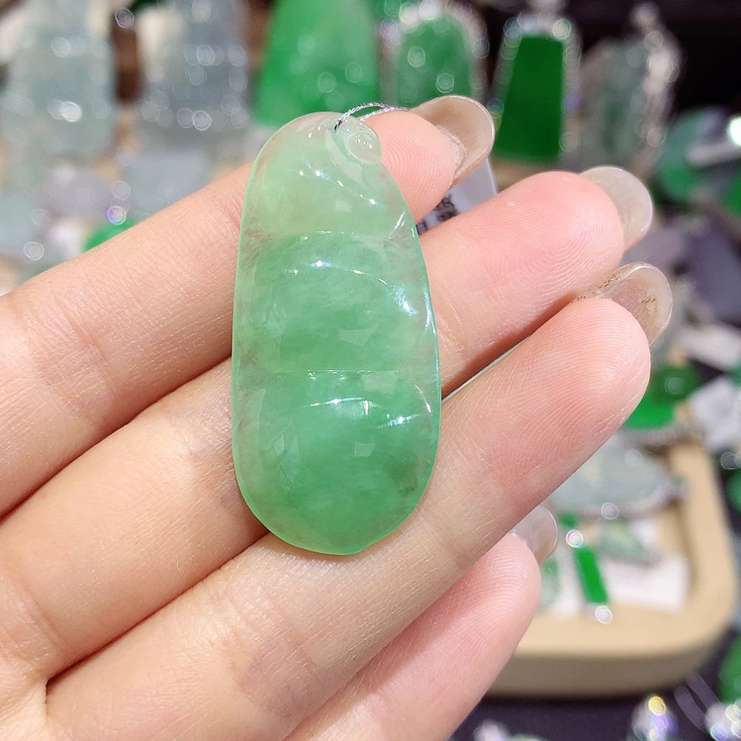 翡翠未镶嵌颈饰豆