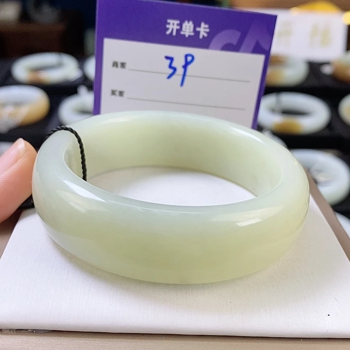 未镶嵌手镯和田玉55.56