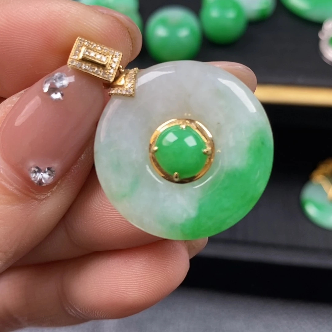 翡翠颈饰18K金镶嵌翡翠