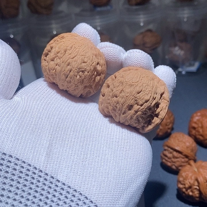 文玩核桃把件绣球