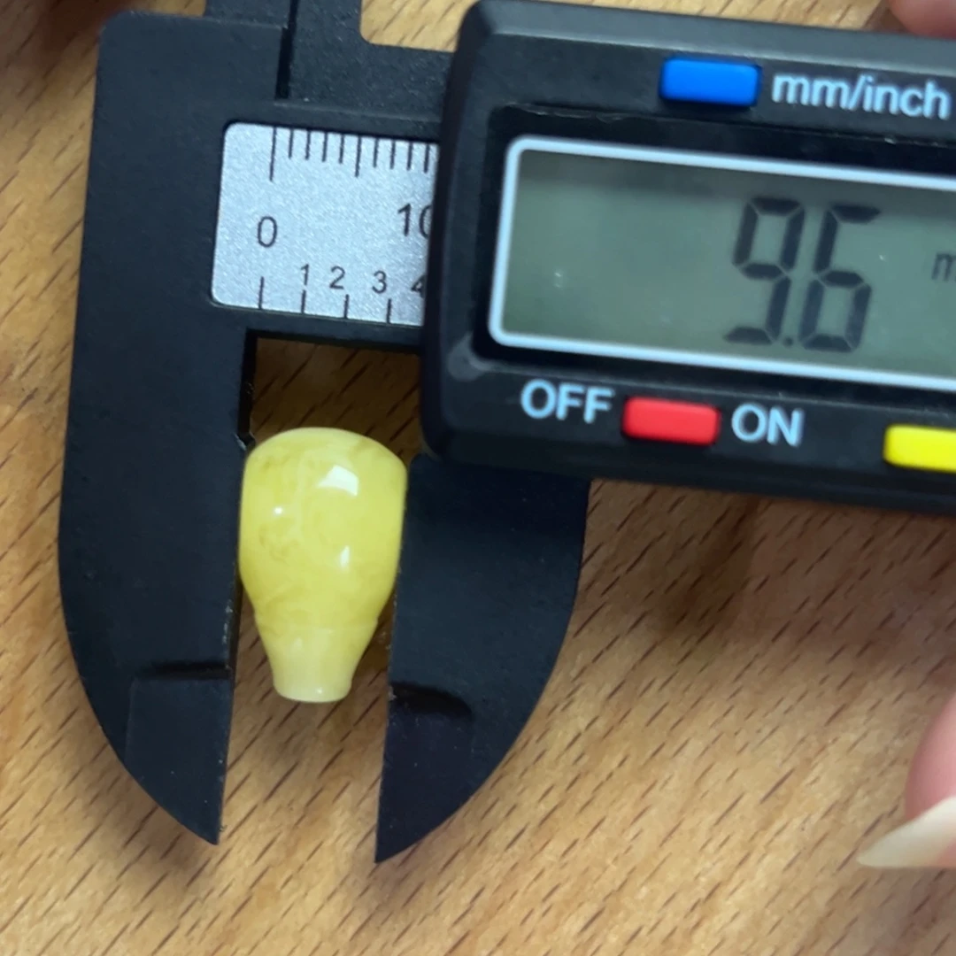 裸石琥珀未镶嵌三通