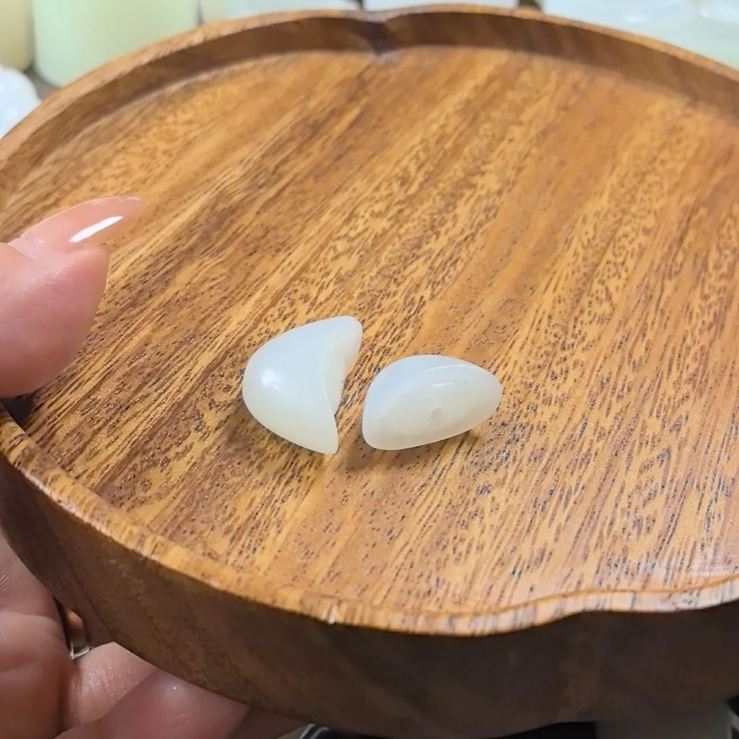 秦***秦颈饰未镶嵌和田玉