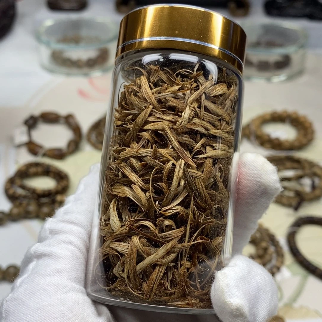 沉香碎屑沉香海南树心油勾丝16克 +香包