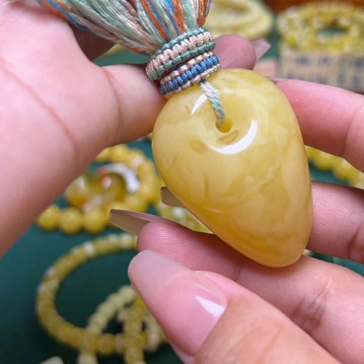 蜜蜡未镶嵌珠宝奇石