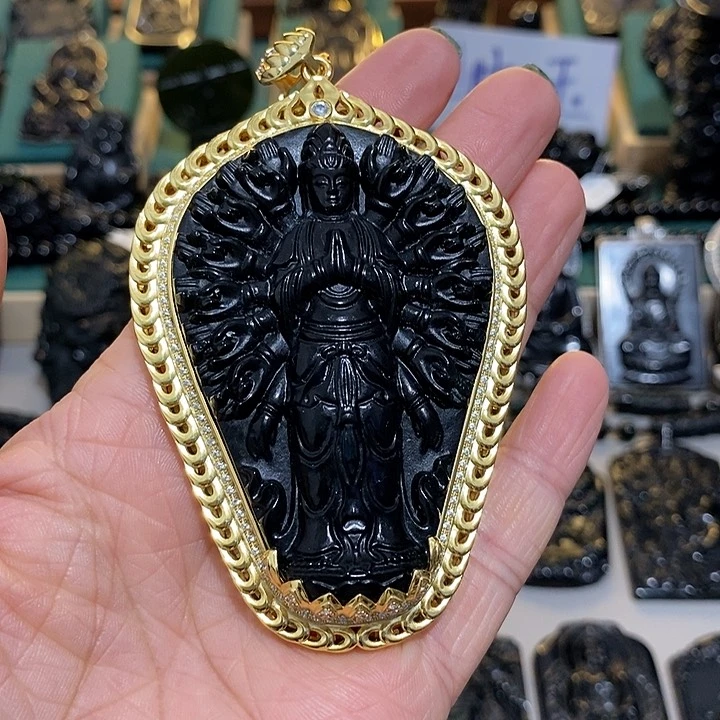 蛇纹石玉未镶嵌颈饰董*