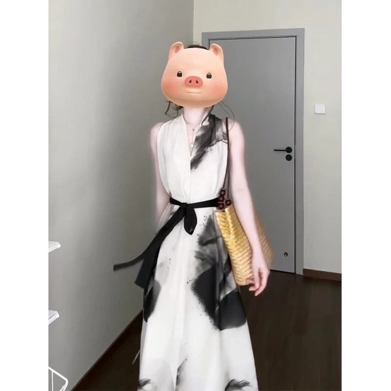 V领连衣裙女2025夏季新款法式气质无袖水墨画收腰显瘦中长款裙子
