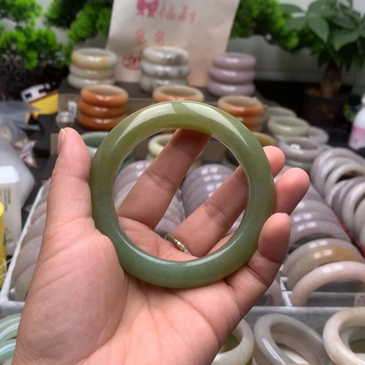 石英质玉未镶嵌手镯