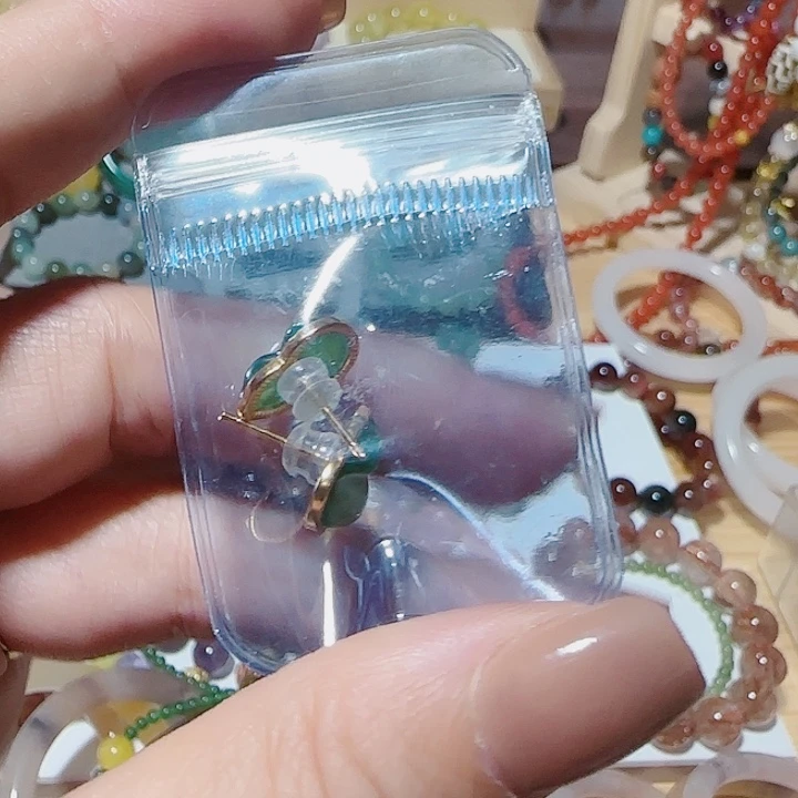 浅***沫和田玉银S925镀金镶嵌颈饰
