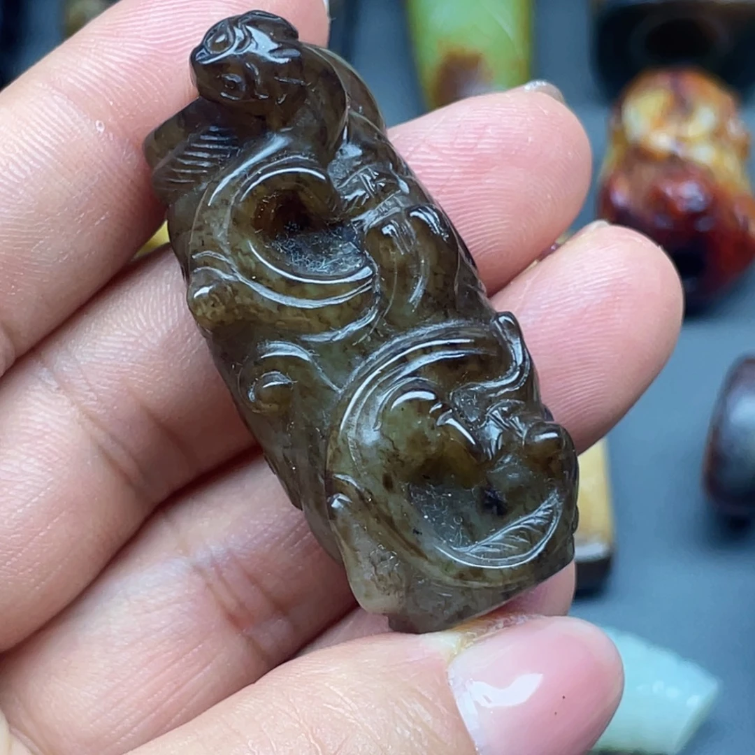 业***勤和田玉未镶嵌颈饰