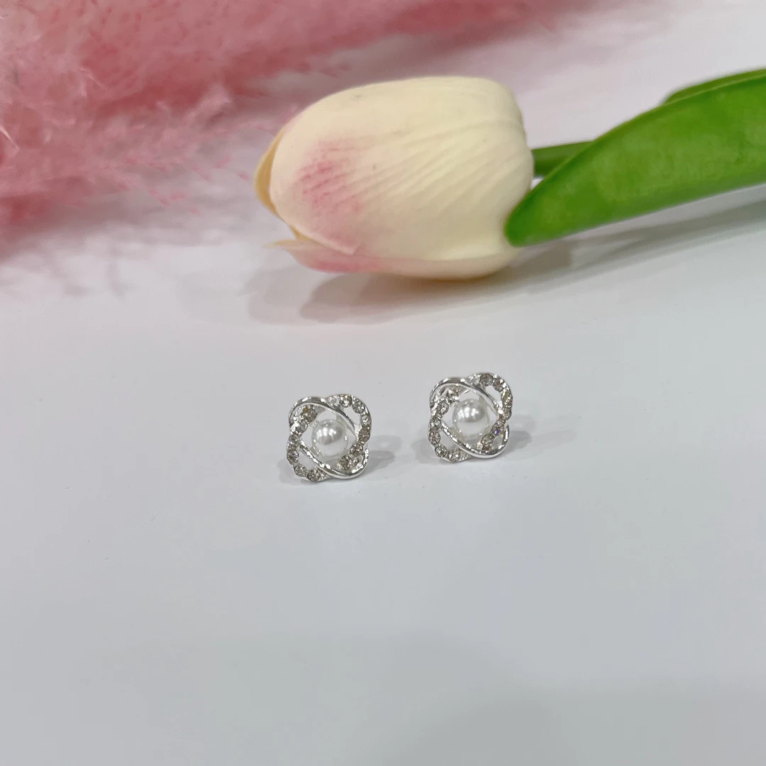 钛钢仿珍珠耳饰 1406钛钢密镶爆闪四芒星贝珠耳钉